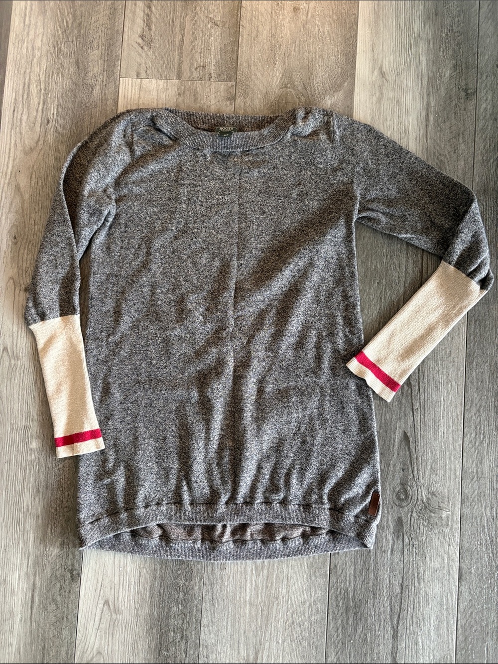 Women’s Roots Canada Cabin Sweater w/ Red Stripe Detail - EUC, Size Small